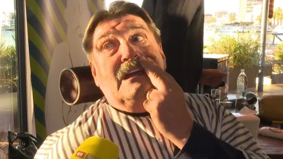 Erik (69) tek treći put u životu obrijao brk, razlog je plemenit: Skuplja se za robotsku ruku