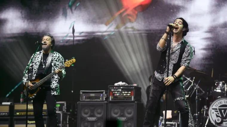 Parni Valjak ispunio Arenu do vrha: Koncert za 50 godina pretvoren u emotivni spektakl!