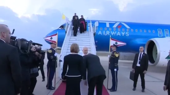 Zrakoplov popravljen, put se nastavlja: Papa Lav XIV stigao u Libanon