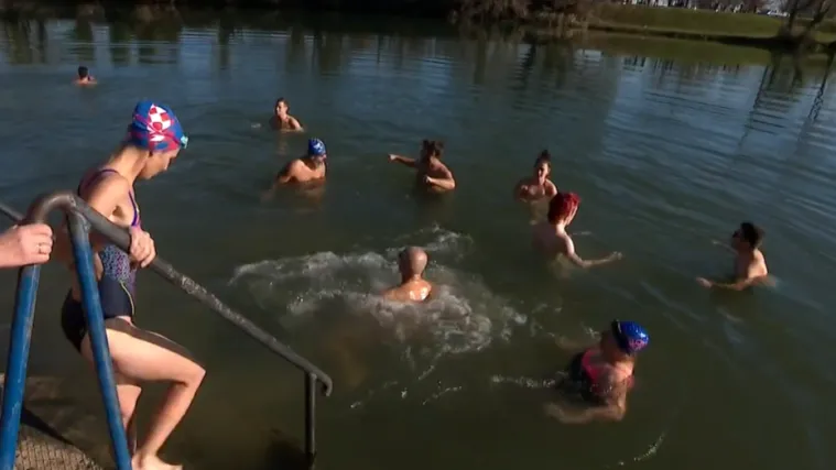 Hrabri kupači iz cijele Hrvatske uživali u ledenoj Korani: 'Kad je ekipa, nema hladnoće'