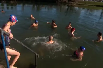 Hrabri kupači iz cijele Hrvatske uživali u ledenoj Korani: 'Kad je ekipa, nema hladnoće'