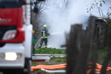 Gori obiteljska kuća u Kutjevu, u Požegi zapaljen automobil: Vatrogasci na terenu