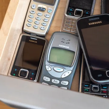 Prošle su 33 godine otkako smo zakoračili u novu eru, otkako su prsti postali rječitiji od usta