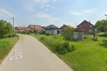 Policajci htjeli uhititi vozača nakon potjere: Mještani nasrnuli na njih i ozlijedili ih