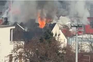 Strašni prizori buktinje: Požar guta kuću blizu Dinamovog stadiona: 'Ne znam gdje ću spavat...'