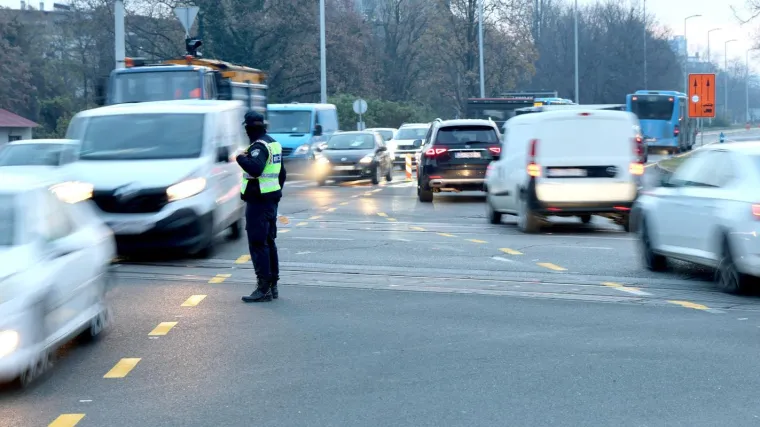 Vjesnik, Advent i shopping groznica: Koji su vaši trikovi za 'preživljavanje' prometnih gužvi u Zagrebu?