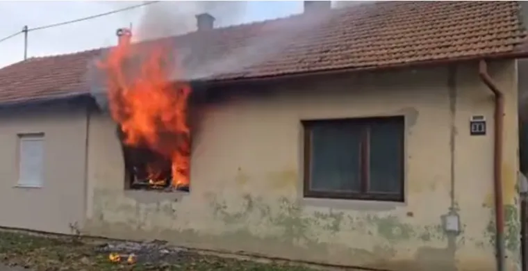 Požar progutao dvije kuće, gasili ga šest sati bez prestanka: 'Krov mi je uništen, strop propao'