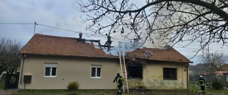 Požar progutao dvije kuće, gasili ga šest sati bez prestanka: 'Krov mi je uništen, strop propao'