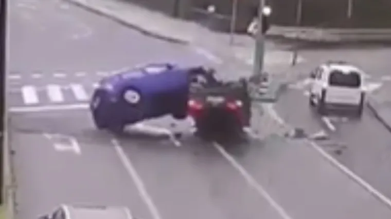 'Popeo' se drugom vozaču na krov i izazvao totalni kaos: Kruži nevjerojatna snimka!