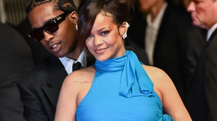 Rihanna oduševila fanove bogatom galerijom forografija