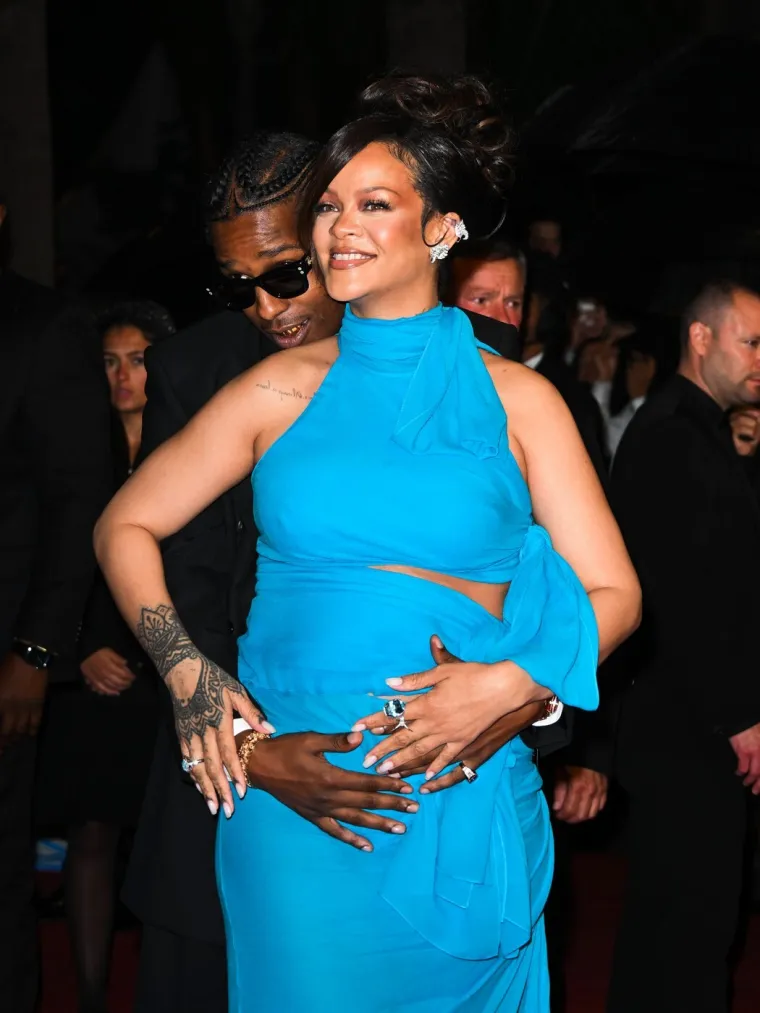 Rihanna oduševila fanove bogatom galerijom forografija