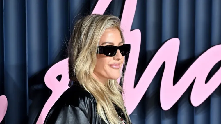 Pjevačica Ellie Goulding otkrila trudnički trbu&scaron;čić na crvenom tepihu