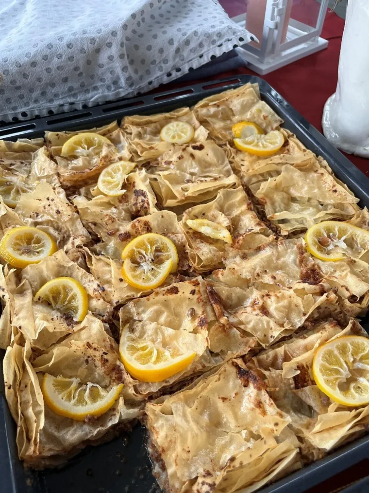 Šape, baklava, salenjaci, kiflice sa sirom... Donosimo recepte koji mirišu na djetinjstvo i blagdane