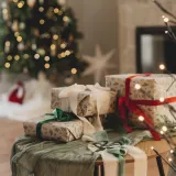 Ne znate &scaron;to kupiti nekome za Božić? Zvijezde otkrivaju koje poklone svaki znak potajno želi