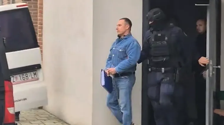 Ovo je lice ubojice: Srđan Mlađan zalizane kose izašao sa suda
