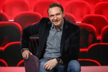 Enis Bešlagić emotivnom objavom o majci dirnuo pratitelje: 'Kasno će biti svo ono cvijeće'