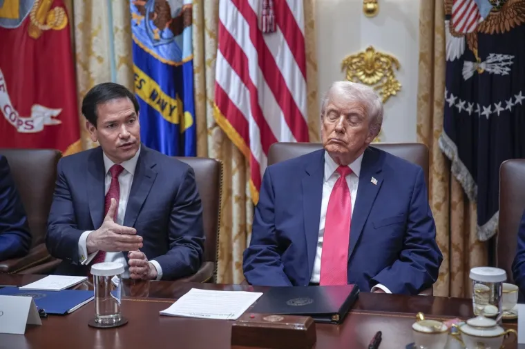 Sastanak s ministrima: Trump se hvali bistrinom, a pogledajte kakve snimke se šire