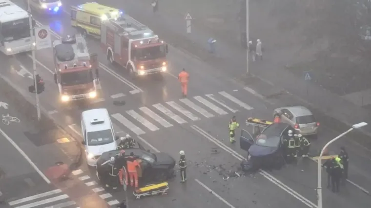 Stravičan sudar u Osijeku, dijelovi vozila razbacani po cesti! 'Žena je bila u teškom šoku...'