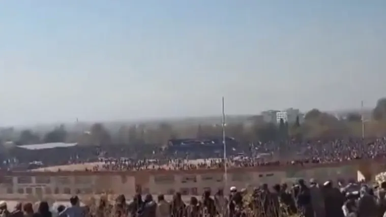 Natjerali dijete da pogubi muškarca koji mu je ubio obitelj: Sve je gledalo više od 80.000 ljudi