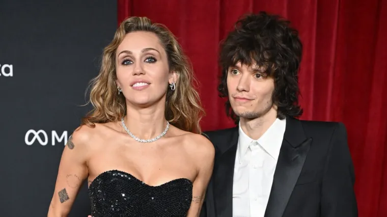 Presretna Miley Cyrus oduševila fanove: Prsten je rekao sve