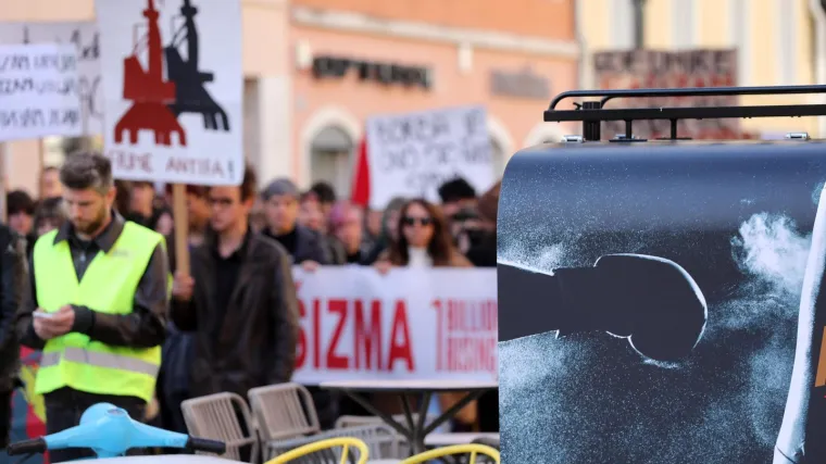 Vikali 'ZDS', dizali desnicu: Policija objavila što čeka devetorku privedenu na prosvjedu u Rijeci