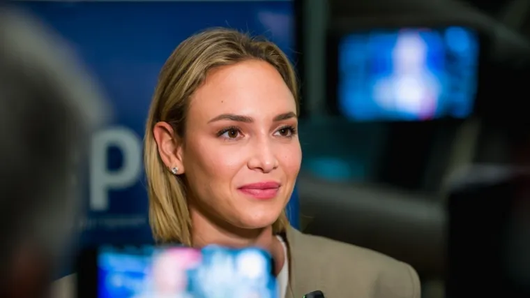 Iz sportskog izdanja u elegantno: Donna Vekić zablistala u Europskom parlamentu