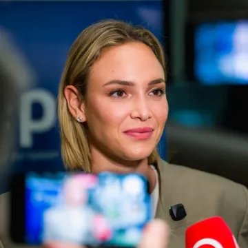 Iz sportskog izdanja u elegantno: Donna Vekić zablistala u Europskom parlamentu