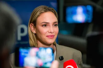 Iz sportskog izdanja u elegantno: Donna Vekić zablistala u Europskom parlamentu