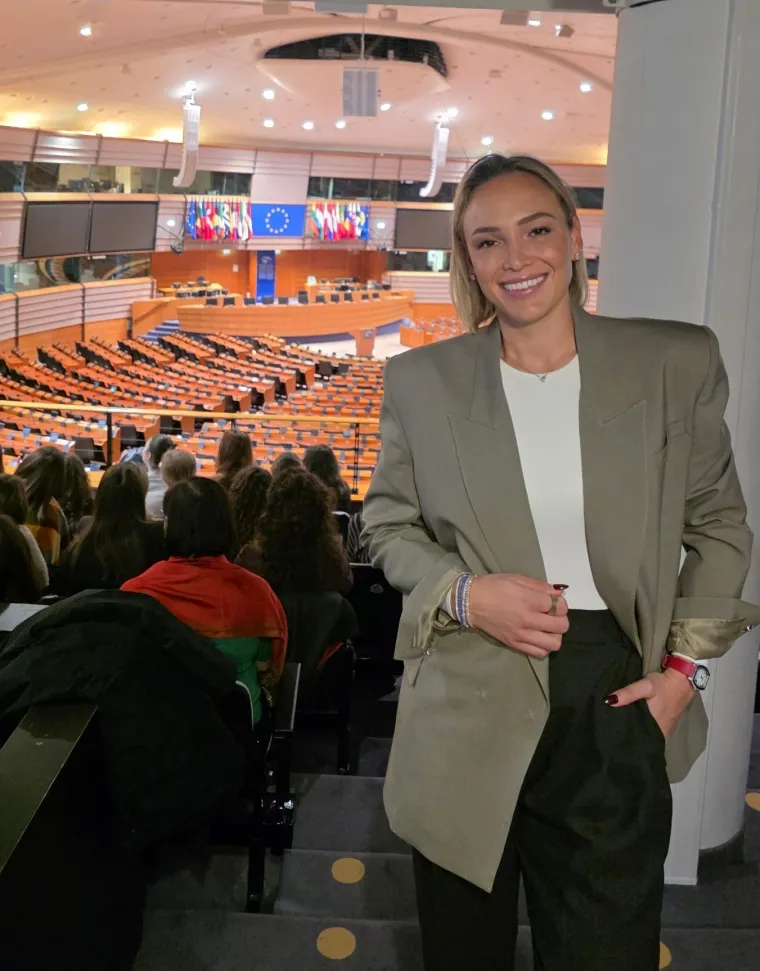 Iz sportskog izdanja u elegantno: Donna Vekić zablistala u Europskom parlamentu