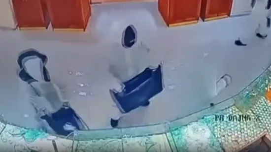 Šest maskiranih napadača upalo u zlatarnicu: 'Čuo sam strašan prasak, a onda...'