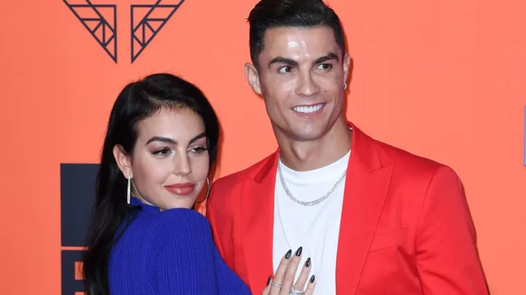 Georgina u crvenom bikiniju zapalila Instagram dok s Ronaldom uživa na odmoru