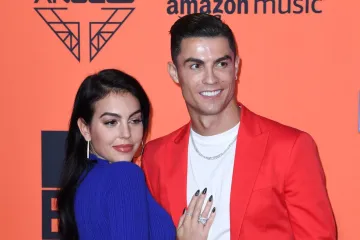 Georgina u crvenom bikiniju zapalila Instagram dok s Ronaldom uživa na odmoru