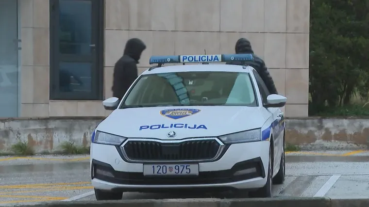 Neslužbeni detalji napada nožem na policajca u Splitu: Išao je kući kada se dogodio užas