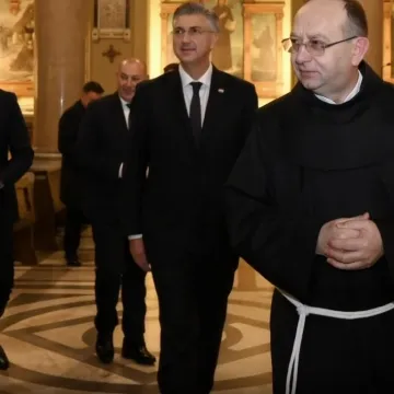 Plenković se sutra sastaje s papom, poznato je i što će mu pokloniti