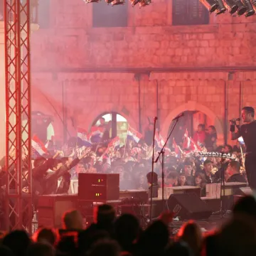 'Gorio je Dubrovnik': Pogledajte kakvu atmosferu je Thompson napravio prije 17 godina na Stradunu