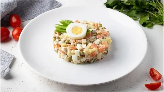 Neokrunjena kraljica blagdanskog stola: Donosimo provjerene recepte za francusku salatu