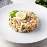 Neokrunjena kraljica blagdanskog stola: Donosimo provjerene recepte za francusku salatu