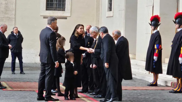 Uvijek dotjerana od glave do pete: Ana Maslać Plenković uoči susreta s Papom oduševila izgledom