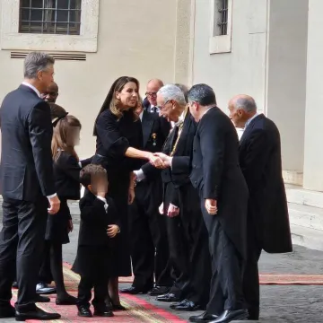 Uvijek dotjerana od glave do pete: Ana Maslać Plenković uoči susreta s Papom oduševila izgledom