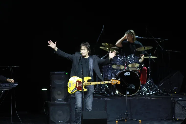 Vlado Kalember kao da ne stari: Publika oduševljena njegovim izgledom i energijom na sceni