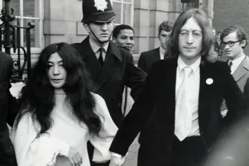 Žena koja je 'uništila' Beatlese, ali osvojila Johna Lennona: Tko je bila Yoko Ono?