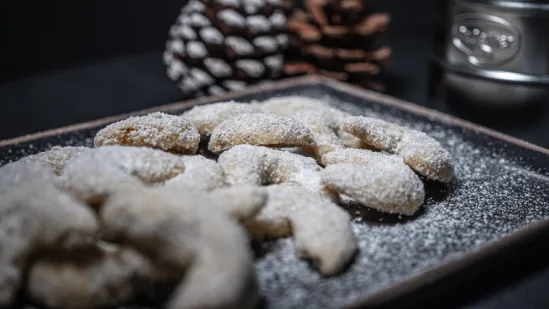 Prhki blagdanski kolačići: Isprobajte recepte za vanilin kiflice koje se tope u ustima