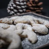 Prhki blagdanski kolačići: Isprobajte recepte za vanilin kiflice koje se tope u ustima