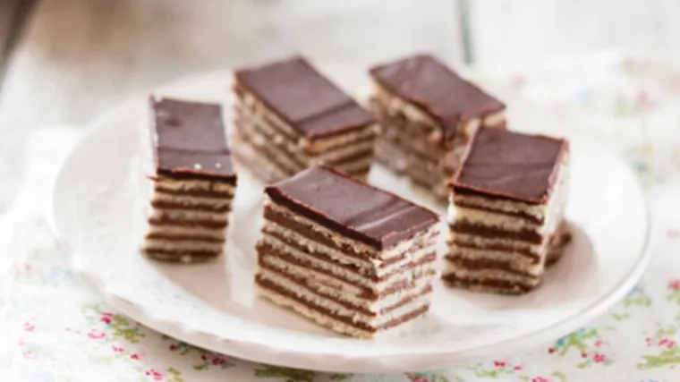 Brza mađarica koja će vas oduševiti: Recepti za omiljeni kolač bez muke