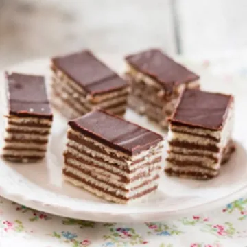 Brza mađarica koja će vas odu&scaron;eviti: Recepti za omiljeni kolač bez imalo muke