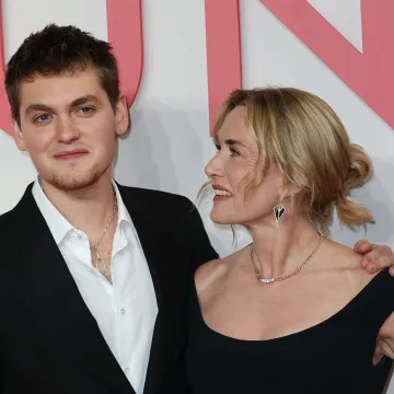 Kate Winslet pokazala sina na crvenom tepihu u Londonu: Majka nije skrivala ponos...