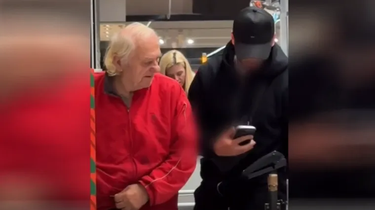 Mladić šokirao ljude, podmirio im šoping u dućanu: 'Kad sam ih vidio, uhvatio me grč'