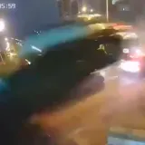 Prvi leteći auto u Rumunjskoj? Pogledajte kako je Mercedes presjekao kružni tok u zraku!