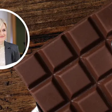 'Čokogate' u Rijeci dobio epilog: Pala odluka o zaposleniku koji je sa stola gradonačelnice uzeo čokoladu