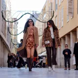 Zadar gorio u prosincu: Dame u mini suknjama mamile poglede u središtu grada